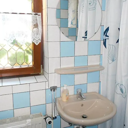 2 Bedroom Stunning In Apartamento Koserow